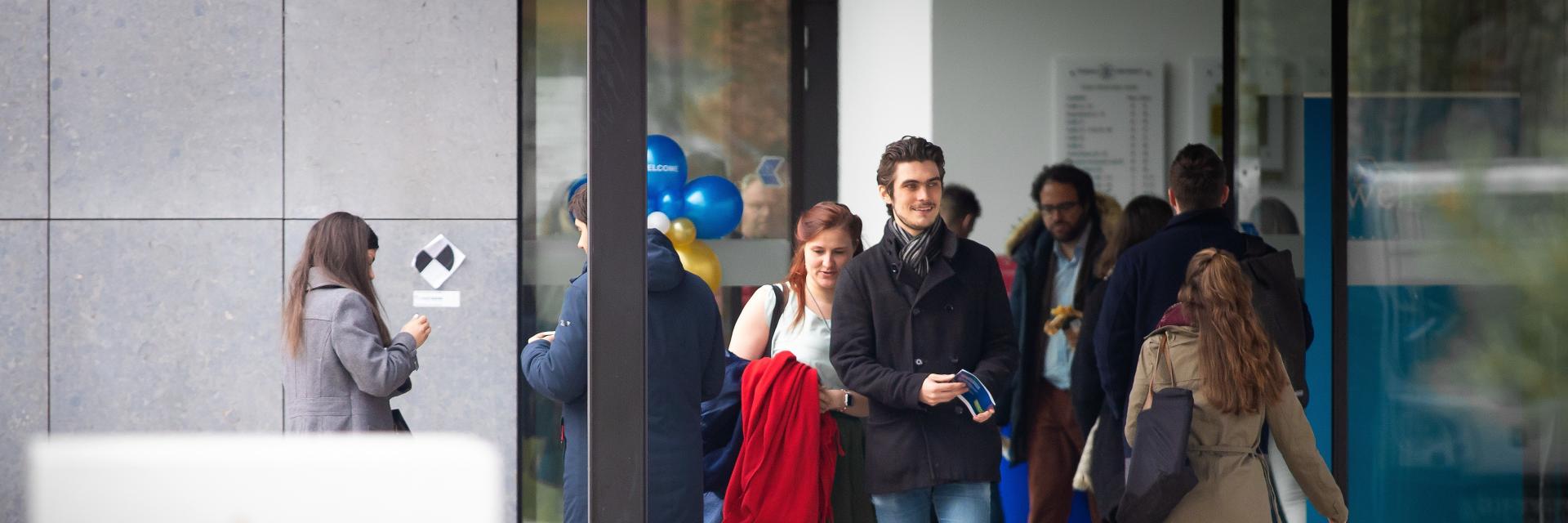 Studenten bij CUBE op de Tilburg University campus