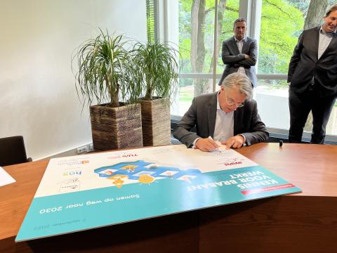 Kennispact HO Brabant - ondertekening Wim van de Donk