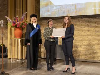 Anke Liefbroer ontvang prijs Docent van het Jaar 2023