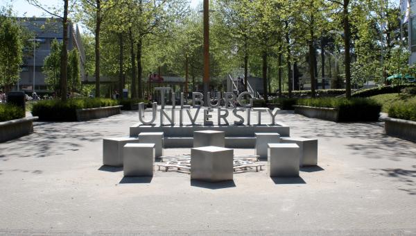 Tilburg University logo statue